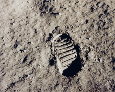 Impronta di Neil Armstrong sul suolo lunare through www.nasa.gov